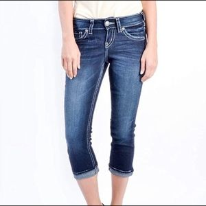 Distressed Jean Capris 